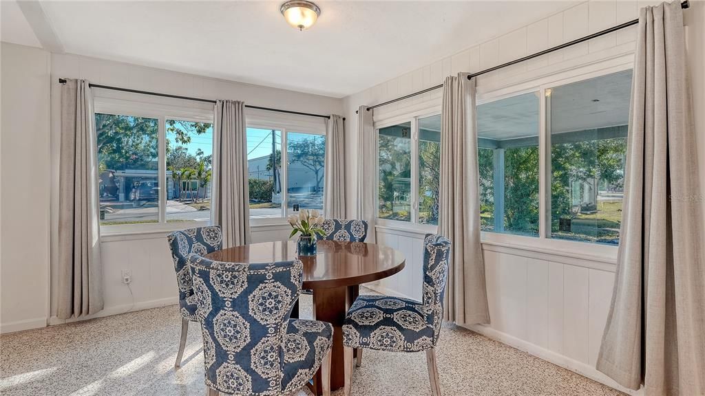 Active With Contract: $2,500 (3 beds, 1 baths, 1721 Square Feet)