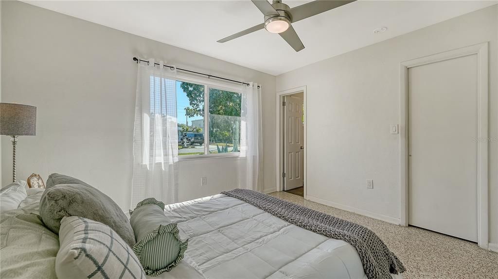 Active With Contract: $2,500 (3 beds, 1 baths, 1721 Square Feet)