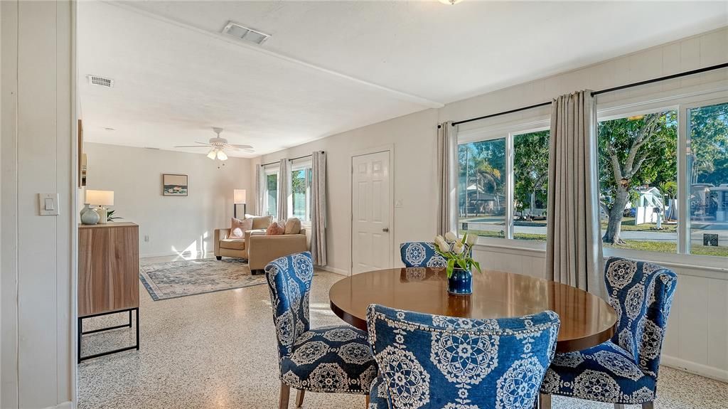 Active With Contract: $2,500 (3 beds, 1 baths, 1721 Square Feet)