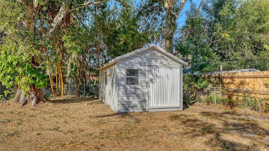 Active With Contract: $2,500 (3 beds, 1 baths, 1721 Square Feet)