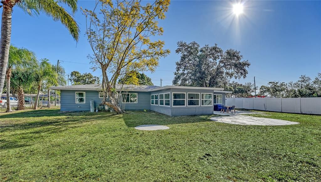 Active With Contract: $2,500 (3 beds, 1 baths, 1721 Square Feet)