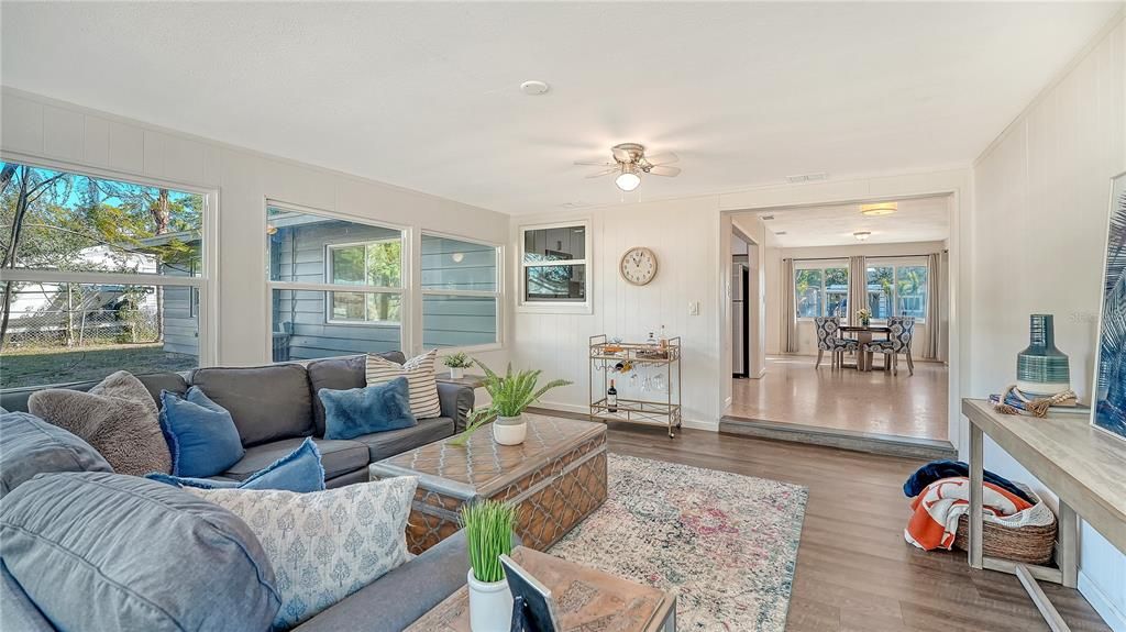 Active With Contract: $2,500 (3 beds, 1 baths, 1721 Square Feet)
