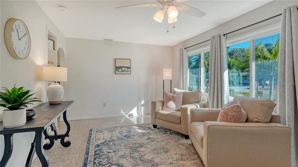 Active With Contract: $2,500 (3 beds, 1 baths, 1721 Square Feet)
