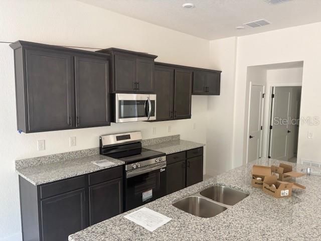 En Venta: $434,050 (4 camas, 2 baños, 2240 Pies cuadrados)