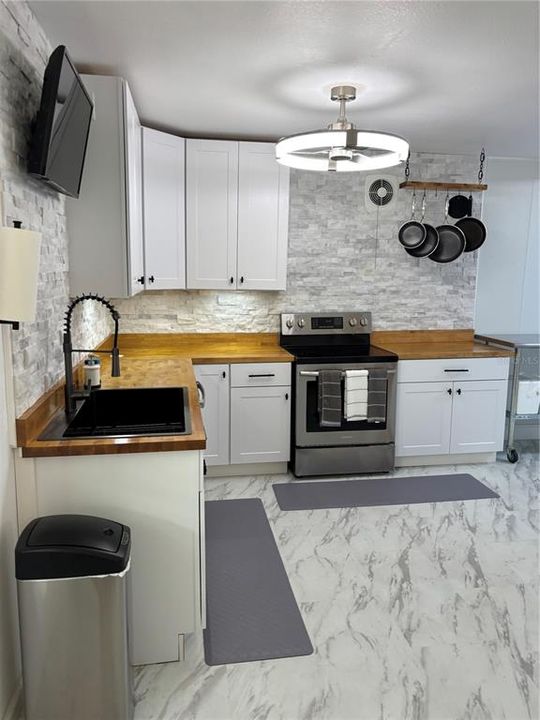 For Sale: $785,900 (1 beds, 1 baths, 1600 Square Feet)