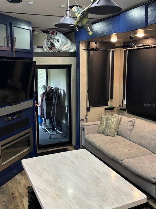 For Sale: $785,900 (1 beds, 1 baths, 1600 Square Feet)