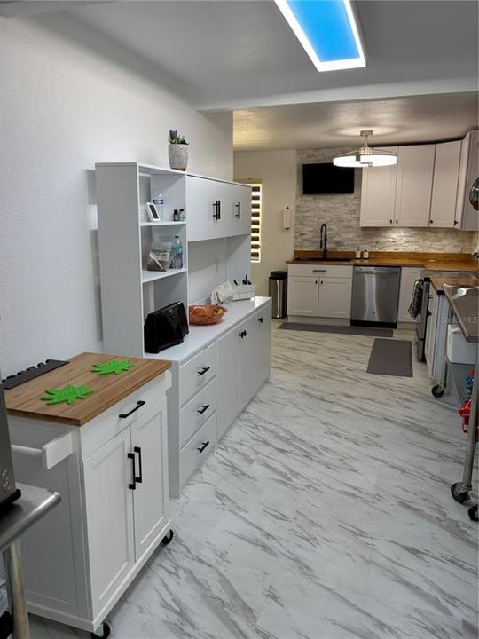 For Sale: $785,900 (1 beds, 1 baths, 1600 Square Feet)
