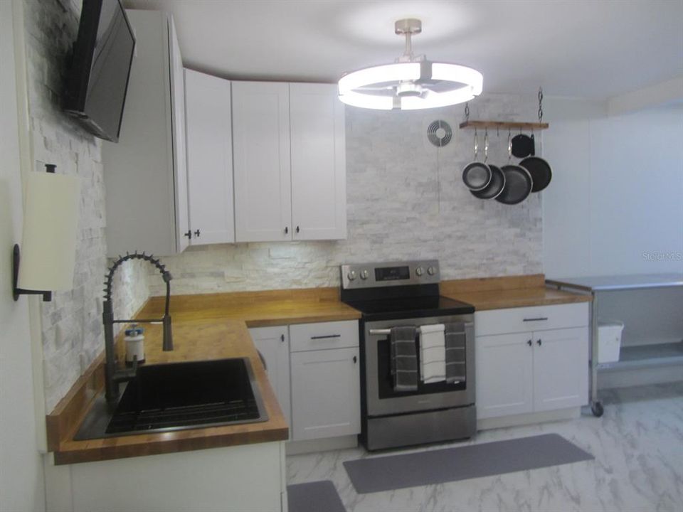 For Sale: $785,900 (1 beds, 1 baths, 1600 Square Feet)