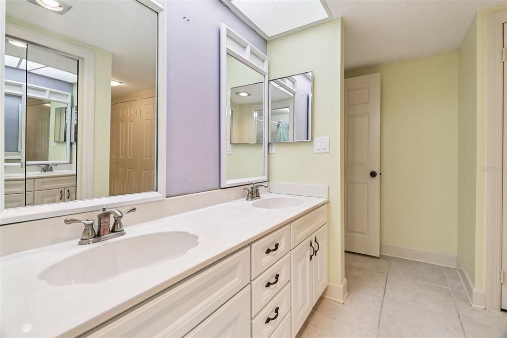 For Sale: $399,999 (3 beds, 2 baths, 1804 Square Feet)