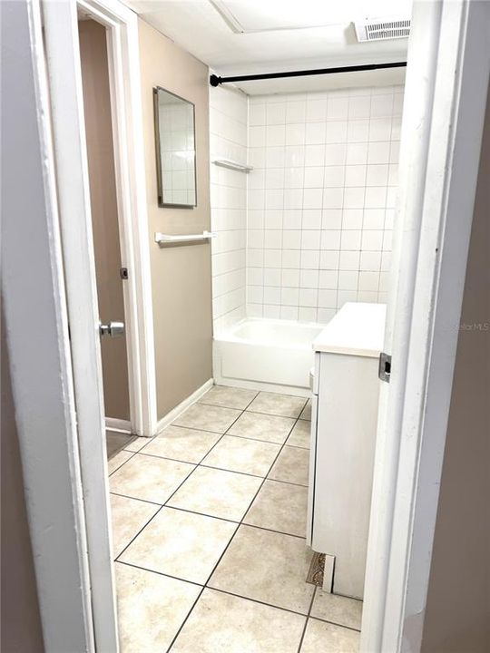 For Rent: $1,200 (1 beds, 1 baths, 526 Square Feet)