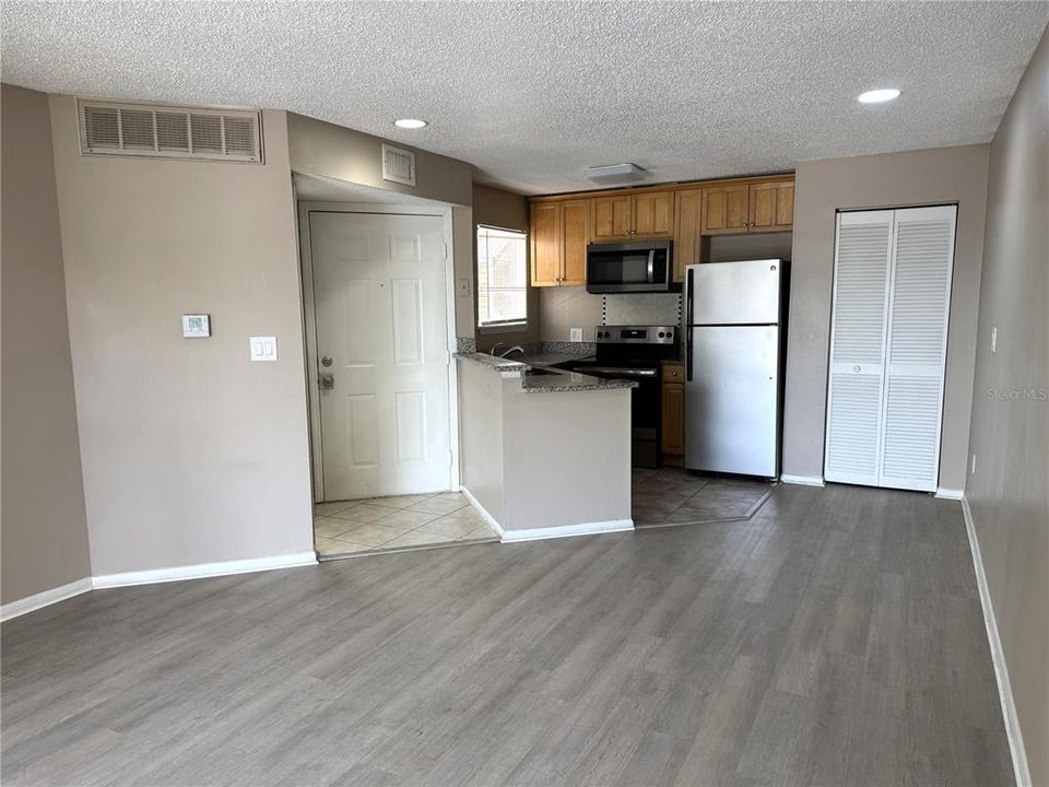 For Rent: $1,200 (1 beds, 1 baths, 526 Square Feet)