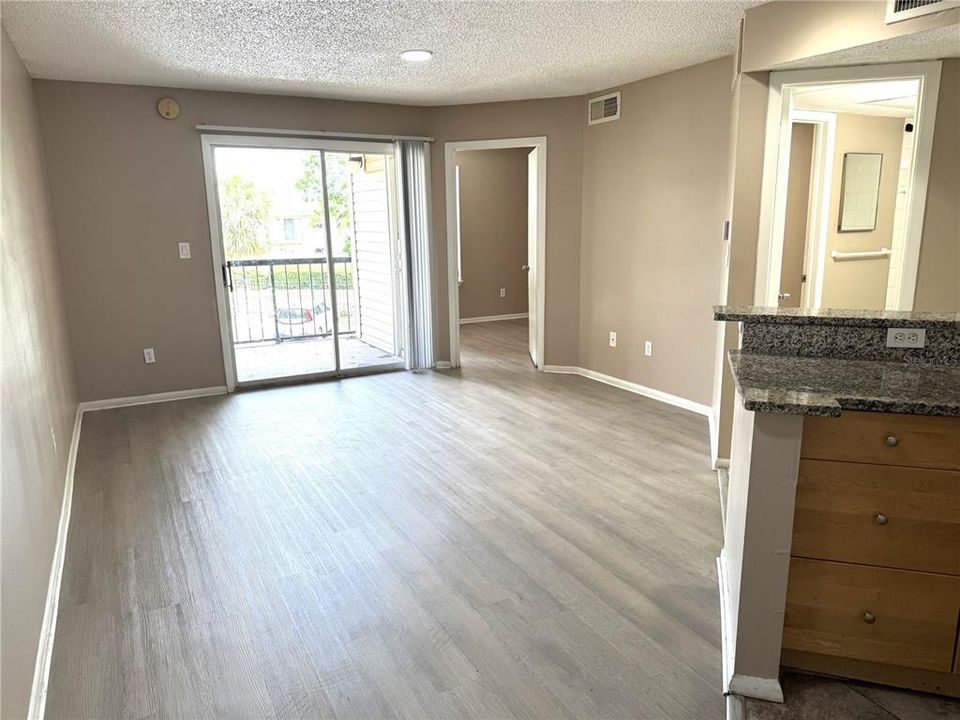 For Rent: $1,200 (1 beds, 1 baths, 526 Square Feet)