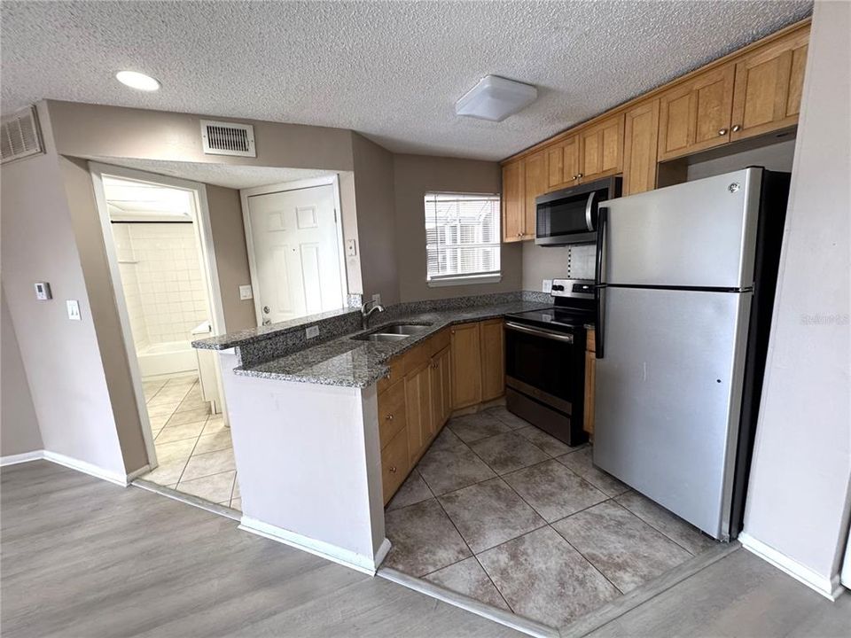 For Rent: $1,200 (1 beds, 1 baths, 526 Square Feet)