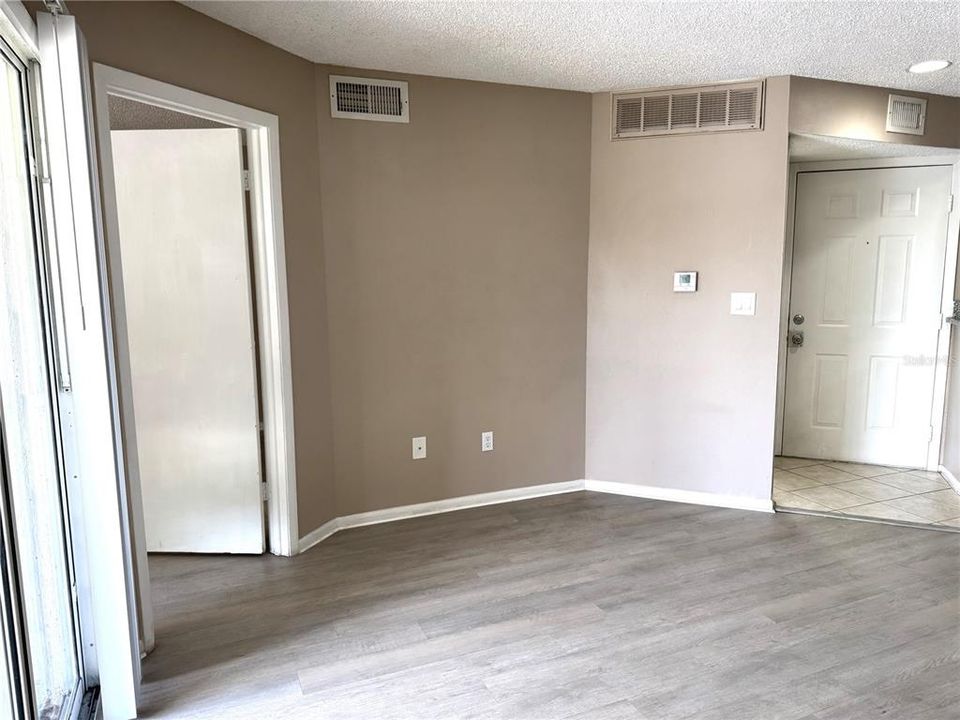 For Rent: $1,200 (1 beds, 1 baths, 526 Square Feet)
