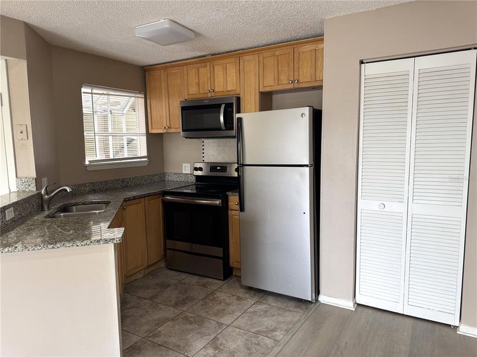 For Rent: $1,200 (1 beds, 1 baths, 526 Square Feet)