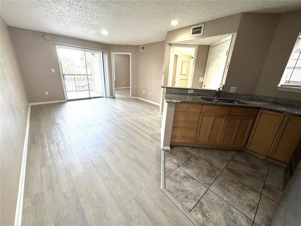 For Rent: $1,200 (1 beds, 1 baths, 526 Square Feet)