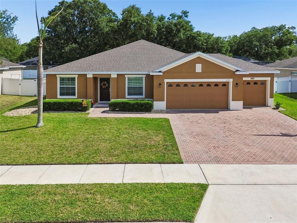 Activo con contrato: $525,000 (5 camas, 3 baños, 2328 Pies cuadrados)