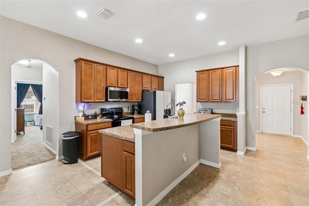 Activo con contrato: $525,000 (5 camas, 3 baños, 2328 Pies cuadrados)