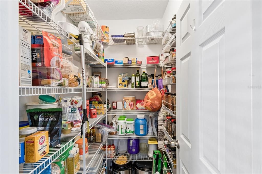 Activo con contrato: $525,000 (5 camas, 3 baños, 2328 Pies cuadrados)