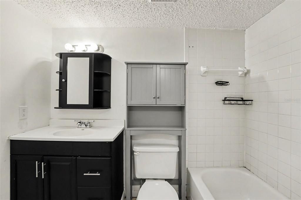 For Sale: $115,000 (2 beds, 2 baths, 1068 Square Feet)