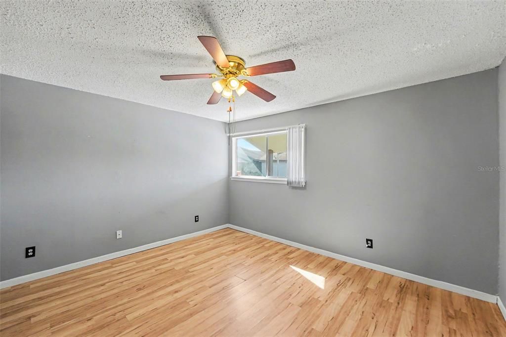 For Sale: $115,000 (2 beds, 2 baths, 1068 Square Feet)