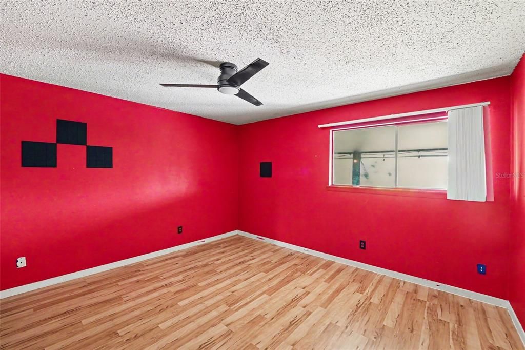 For Sale: $115,000 (2 beds, 2 baths, 1068 Square Feet)