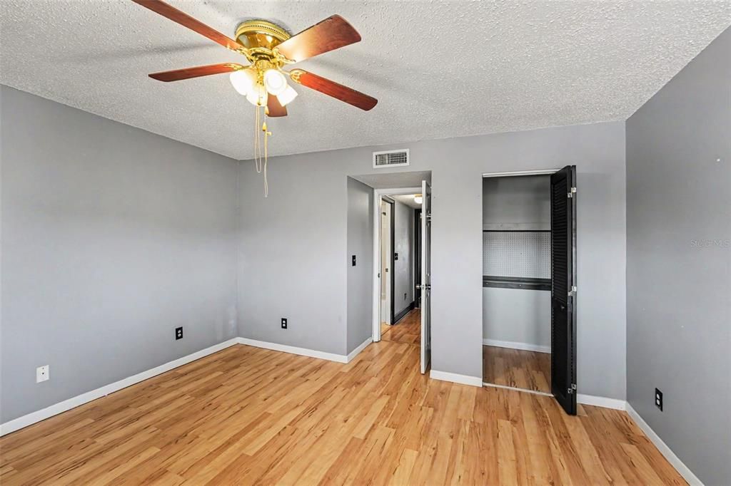 For Sale: $115,000 (2 beds, 2 baths, 1068 Square Feet)