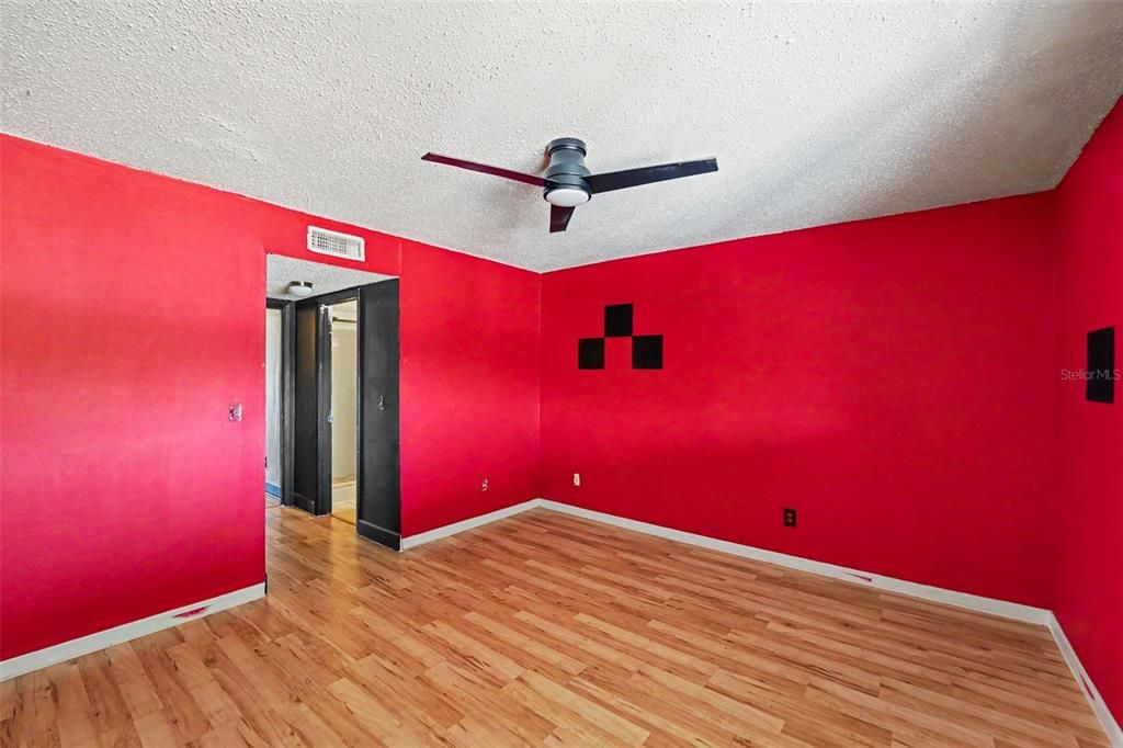 For Sale: $115,000 (2 beds, 2 baths, 1068 Square Feet)