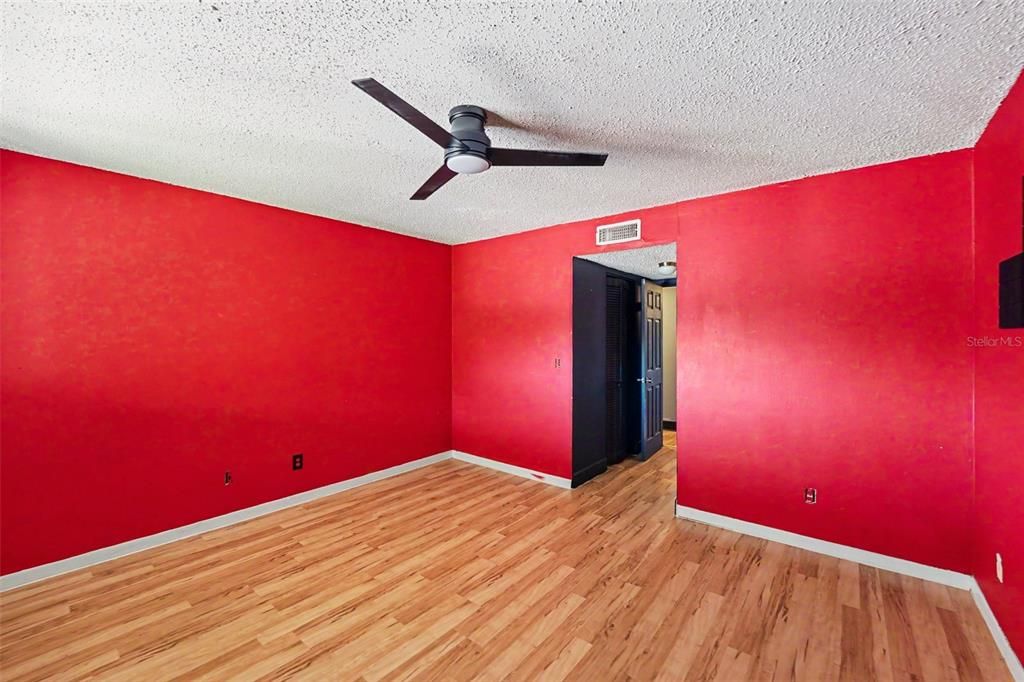 For Sale: $115,000 (2 beds, 2 baths, 1068 Square Feet)