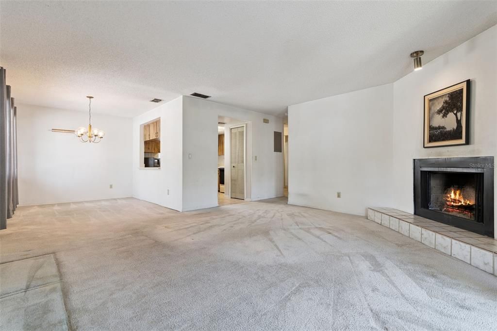 Activo con contrato: $160,000 (2 camas, 2 baños, 1121 Pies cuadrados)