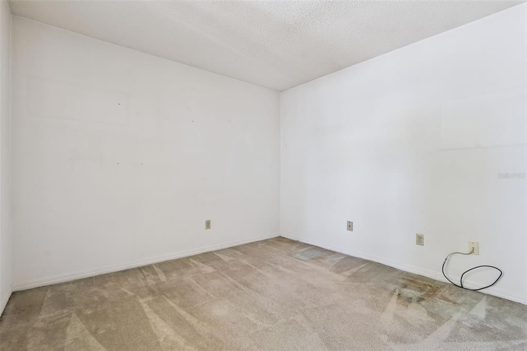 Activo con contrato: $160,000 (2 camas, 2 baños, 1121 Pies cuadrados)