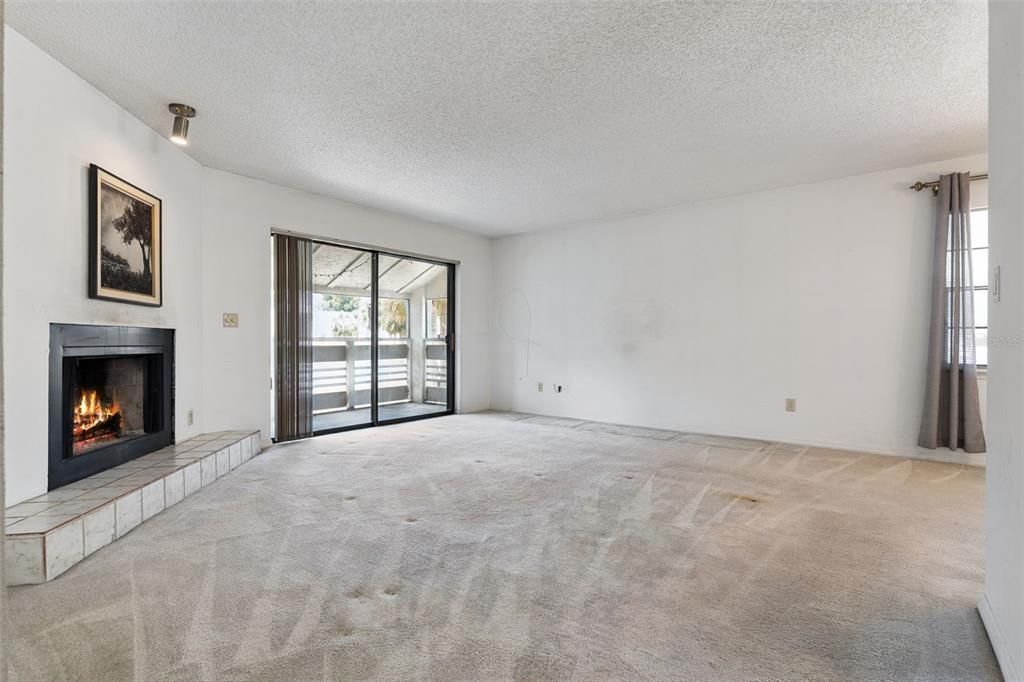 Activo con contrato: $160,000 (2 camas, 2 baños, 1121 Pies cuadrados)