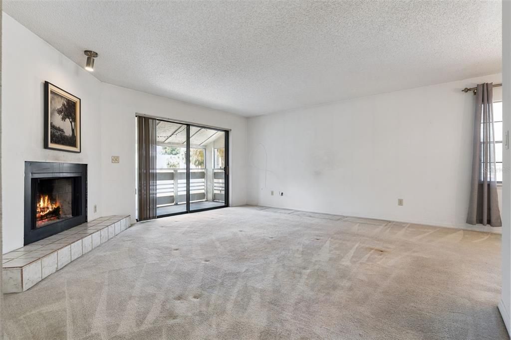 Activo con contrato: $160,000 (2 camas, 2 baños, 1121 Pies cuadrados)