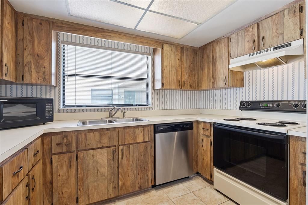 Activo con contrato: $160,000 (2 camas, 2 baños, 1121 Pies cuadrados)