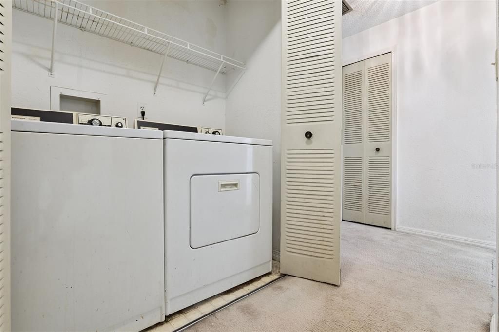 Activo con contrato: $160,000 (2 camas, 2 baños, 1121 Pies cuadrados)