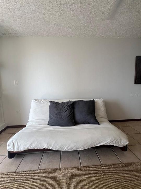 For Sale: $375,000 (1 beds, 1 baths, 612 Square Feet)