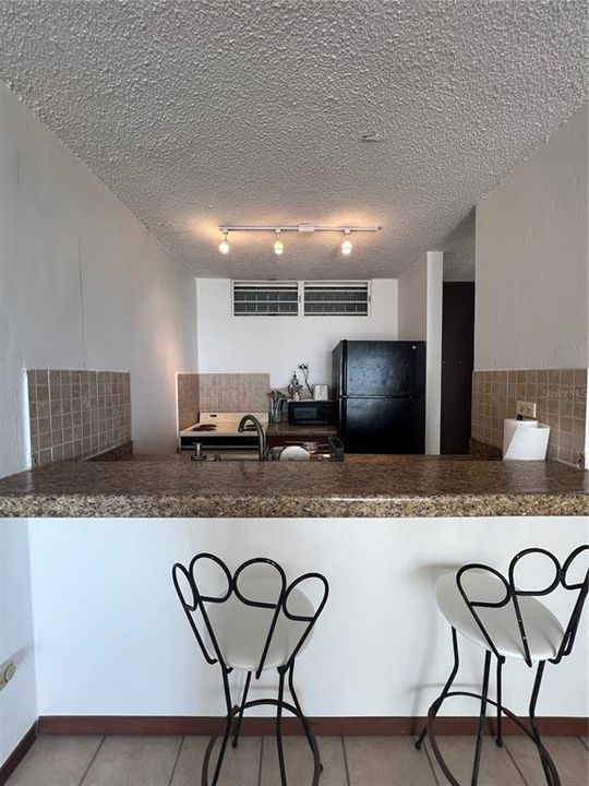 For Sale: $375,000 (1 beds, 1 baths, 612 Square Feet)