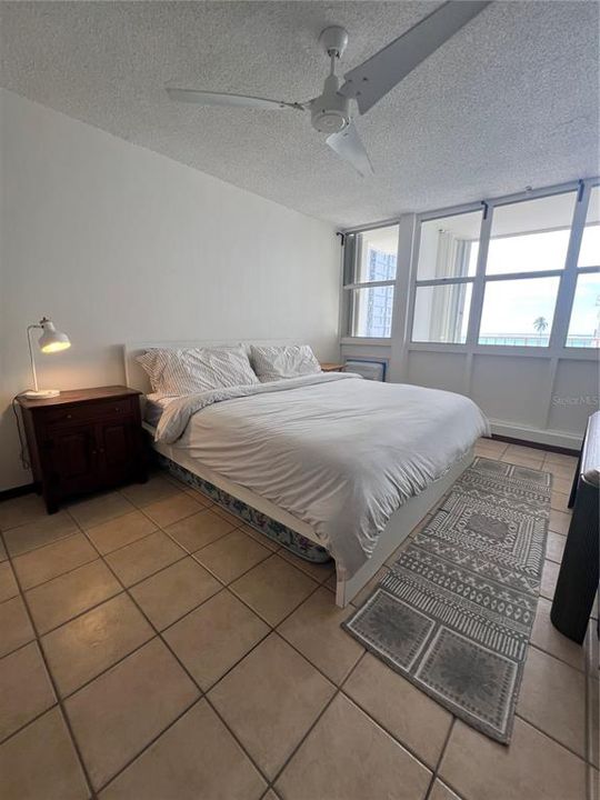 For Sale: $375,000 (1 beds, 1 baths, 612 Square Feet)