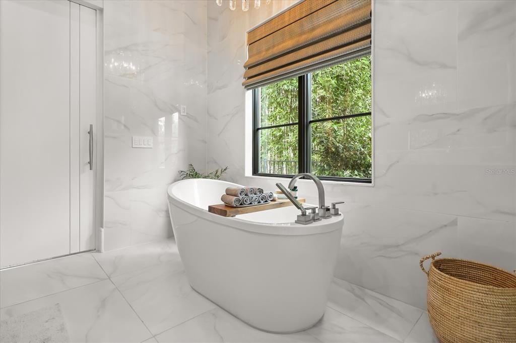 For Sale: $3,490,000 (4 beds, 4 baths, 3963 Square Feet)