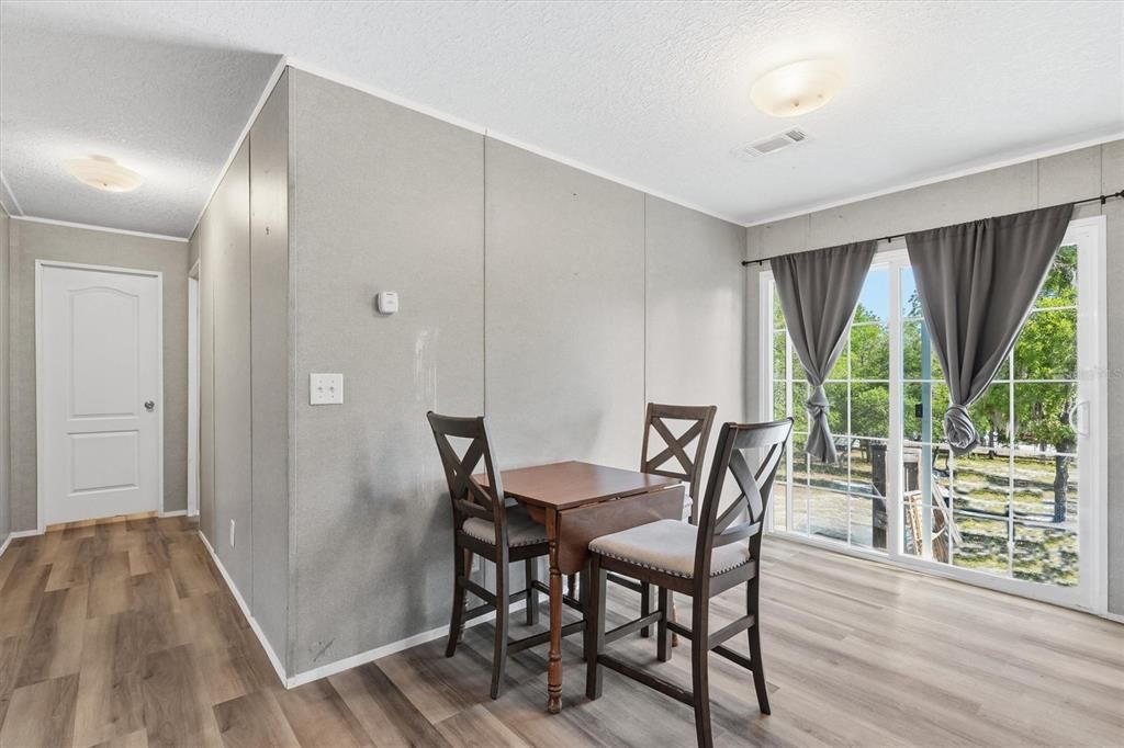 На продажу: $199,000 (3 спален, 2 ванн, 1320 Квадратных фут)