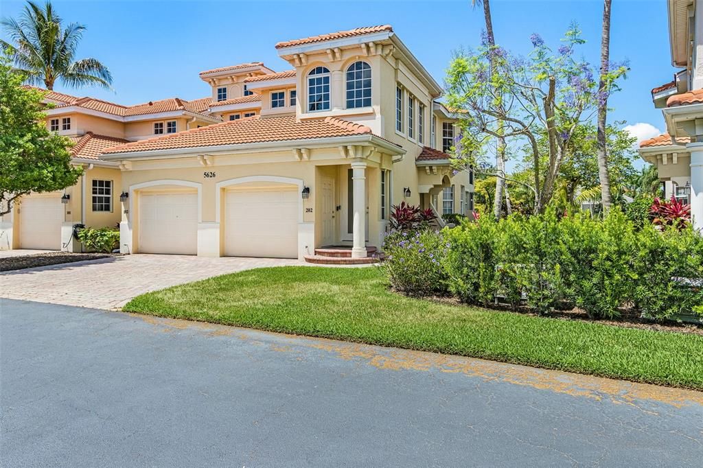 For Sale: $529,900 (3 beds, 2 baths, 1698 Square Feet)