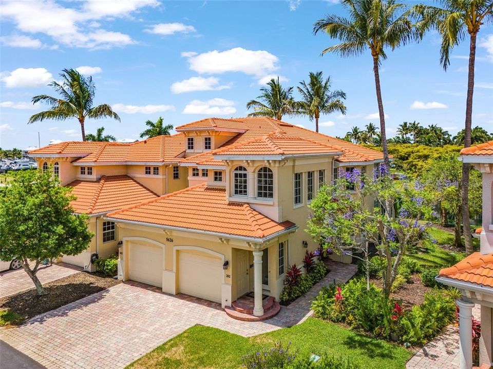For Sale: $529,900 (3 beds, 2 baths, 1698 Square Feet)
