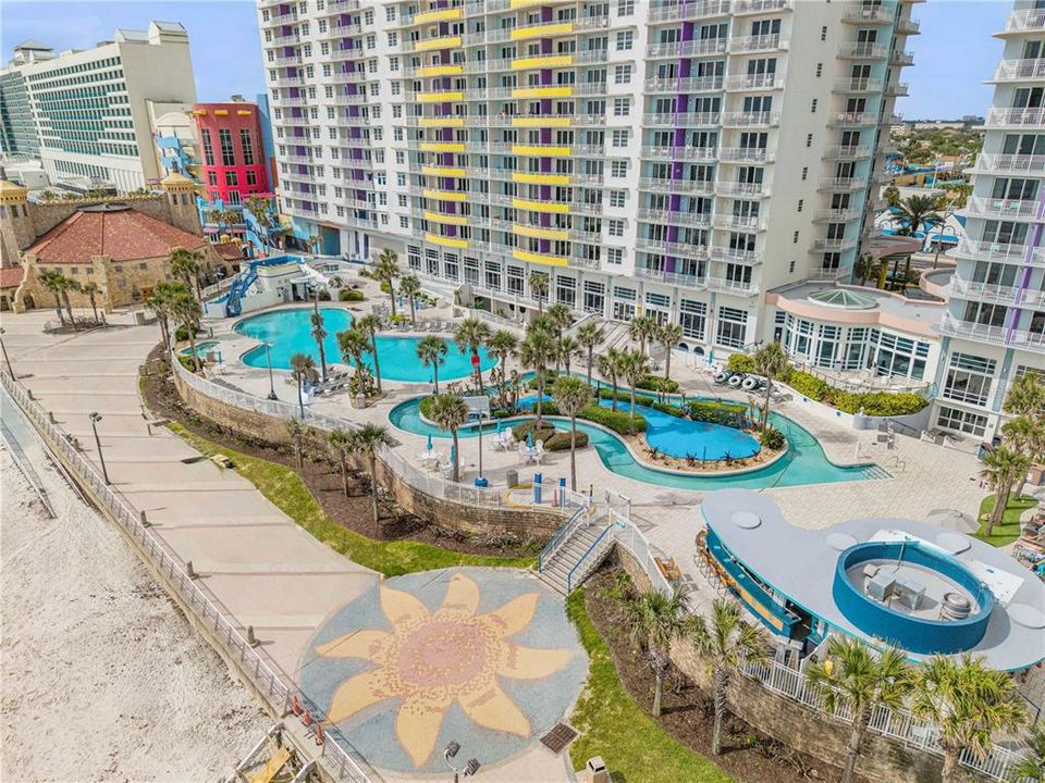 For Sale: $384,000 (1 beds, 1 baths, 751 Square Feet)