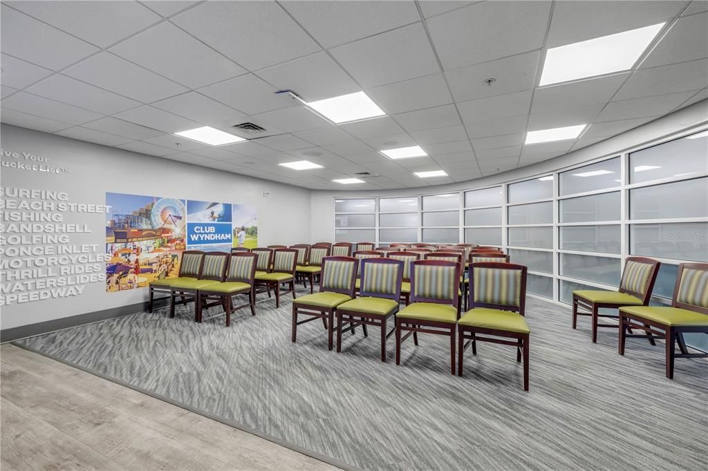 For Sale: $384,000 (1 beds, 1 baths, 751 Square Feet)