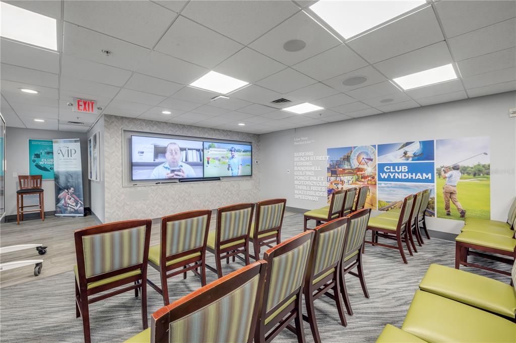 For Sale: $384,000 (1 beds, 1 baths, 751 Square Feet)