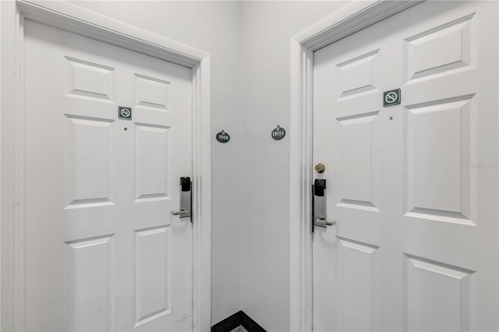 For Sale: $384,000 (1 beds, 1 baths, 751 Square Feet)
