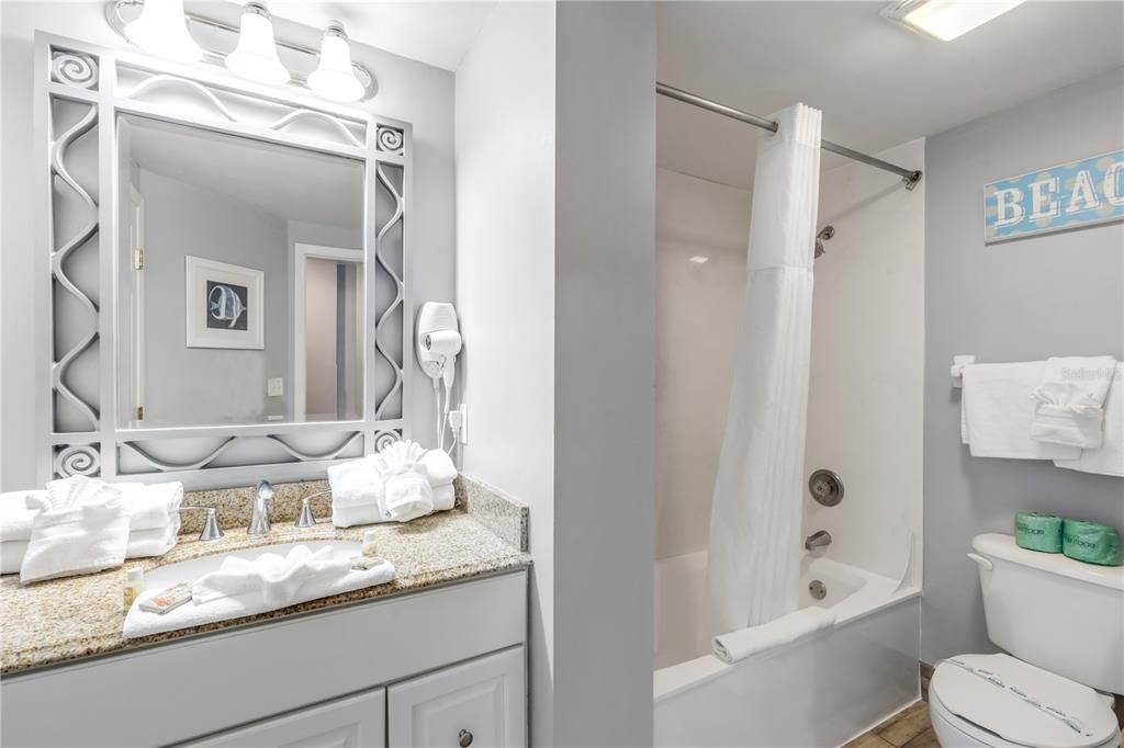 For Sale: $384,000 (1 beds, 1 baths, 751 Square Feet)