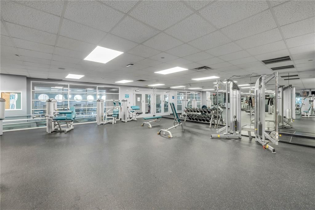 For Sale: $384,000 (1 beds, 1 baths, 751 Square Feet)