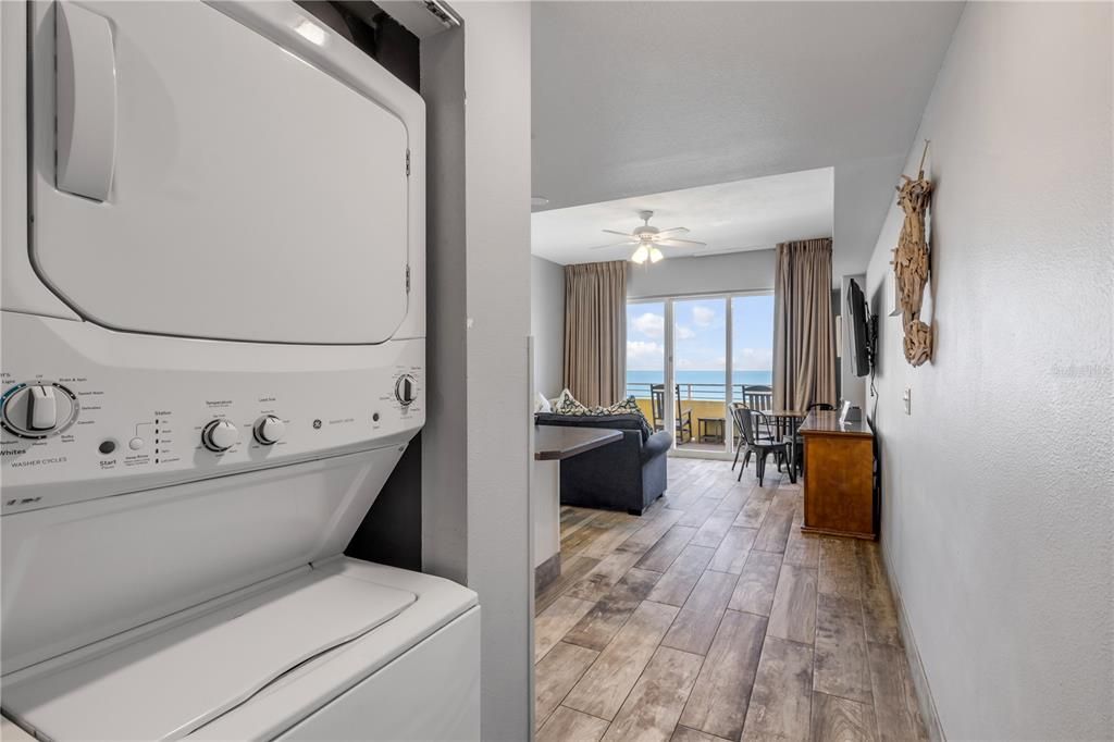 For Sale: $384,000 (1 beds, 1 baths, 751 Square Feet)