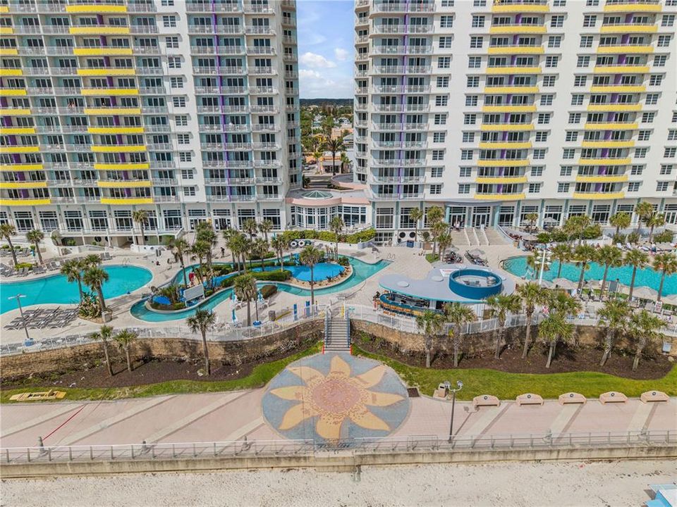 For Sale: $384,000 (1 beds, 1 baths, 751 Square Feet)